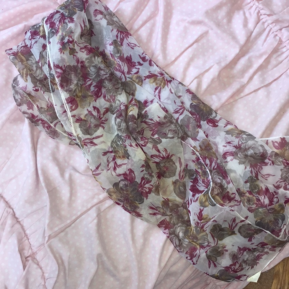 Fabulous floral scarf 🧣/ (use as a 😷 mask )